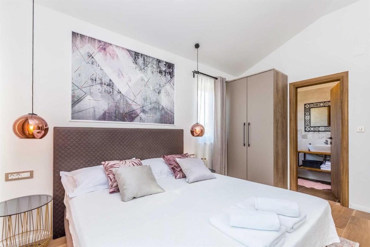 Luxury Apartment Viktorija With Private Pool Čižići Bagian luar foto